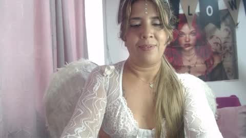 Snapshot of victoria25_meester chatting on 10.30.25 Hi guys Im victoria Be the one who can control me in PVT online show from 10.30.25