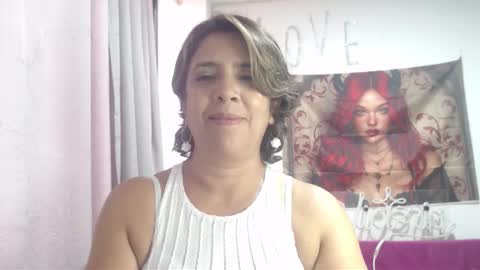 Snapshot of victoria25_meester chatting on 11.13.25 Hi guys Im victoria Be the one who can control me in PVT online show from 11.13.25