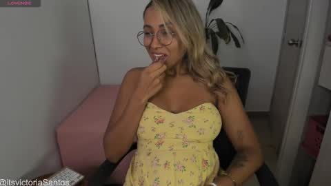 Victoria Santos online show from 02.15.26