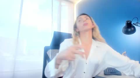 Victoria online show from 11.17.25