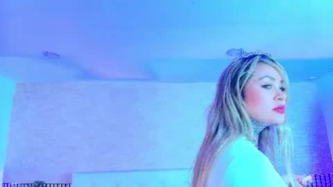 Im Victoria Divine online show from 06.18.26