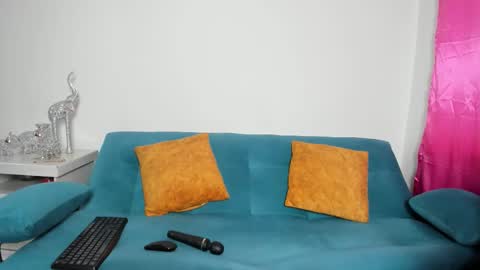 Snapshot of victoria_jhones chatting on 12.13.25 Victoria online show from 12.13.25