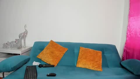 Snapshot of victoria_jhones chatting on 12.14.25 Victoria online show from 12.14.25