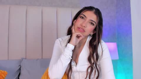 Snapshot of victoria_joliegb chatting on 12.19.24 Victoria Lozano online show from 12.19.24