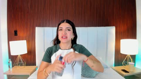 Snapshot of victoria_joliegb chatting on 01.20.25 Victoria Lozano online show from 01.20.25