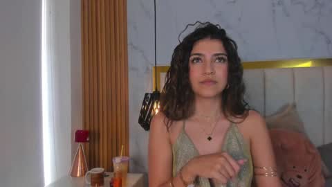 Snapshot of victoria_joliegb chatting on 01.28.25 Victoria Lozano online show from 01.28.25