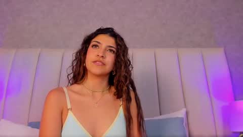 Snapshot of victoria_joliegb chatting on 02.10.25 Victoria Lozano online show from 02.10.25