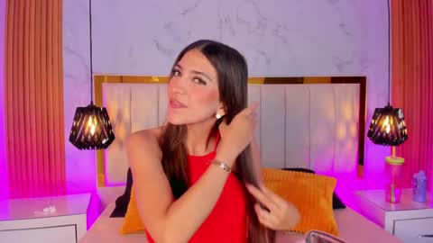 Snapshot of victoria_joliegb chatting on 03.10.25 Victoria Lozano online show from 03.10.25