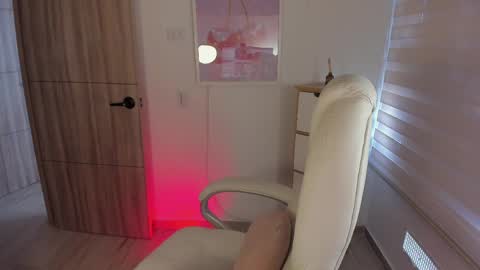 Victoria  online show from 05.20.26