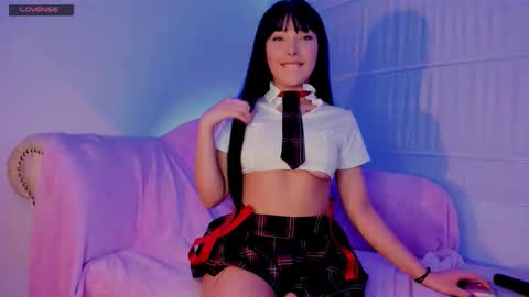 Snapshot of victoria_laurent chatting on 10.23.25 Victoria Laurent online show from 10.23.25