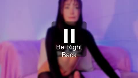 Snapshot of victoria_laurent chatting on 11.21.25 Victoria Laurent online show from 11.21.25