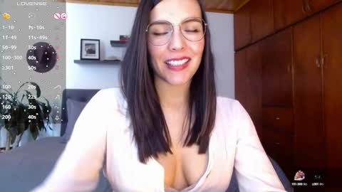 VICTORIA MARTELO online show from 10.10.25