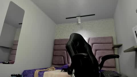 Vicky  online show from 11.04.25