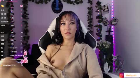 Victoria  online show from 11.24.25