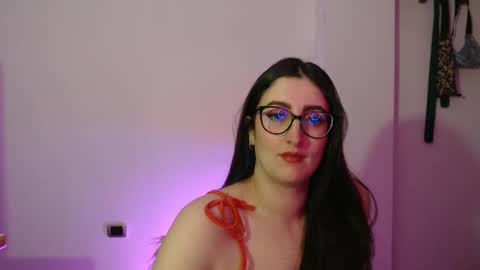 Victoria online show from 11.22.25