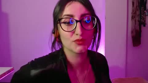 Victoria online show from 11.28.25