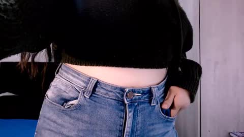 Snapshot of victoria_smile_ chatting on 02.17.25 Victoria online show from 02.17.25