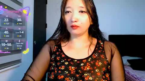 Snapshot of victoria_smile_ chatting on 09.17.25 Victoria online show from 09.17.25