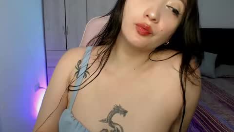 Snapshot of victoria_smile_ chatting on 10.17.25 Victoria online show from 10.17.25