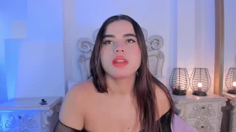 Snapshot of victoria_vallejo chatting on 12.10.24 victoria online show from 12.10.24