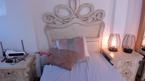 Snapshot of victoria_vallejo chatting on 12.31.24 victoria online show from 12.31.24