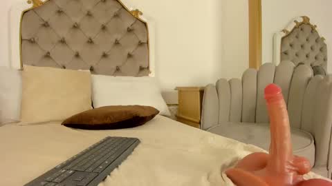 Snapshot of victoria_vallejo chatting on 02.10.25 victoria online show from 02.10.25