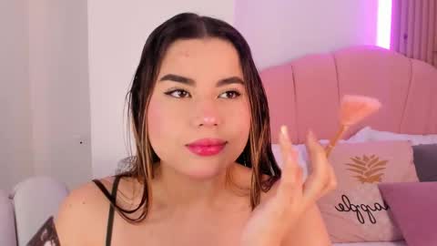 Snapshot of victoria_vallejo chatting on 12.03.25 victoria online show from 12.03.25