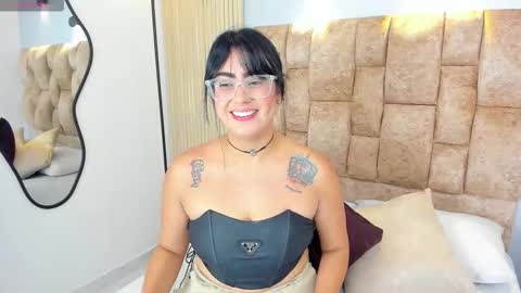 Snapshot of victoriaandrade chatting on 01.14.26 Victoria Andrade online show from 01.14.26