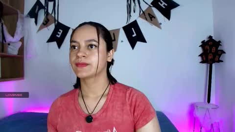 Snapshot of victoriablack_ chatting on 10.13.25 Victoria online show from 10.13.25