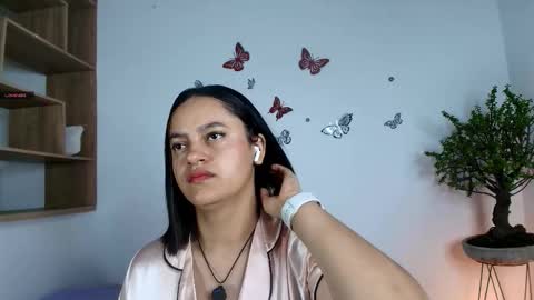 Snapshot of victoriablack_ chatting on 11.11.25 Victoria online show from 11.11.25