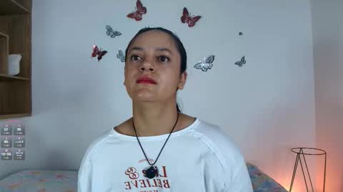 Snapshot of victoriablack_ chatting on 11.20.25 Victoria online show from 11.20.25