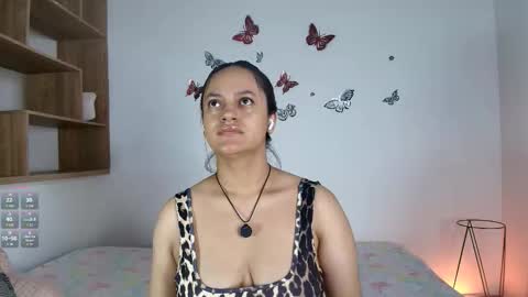 Snapshot of victoriablack_ chatting on 11.21.25 Victoria online show from 11.21.25