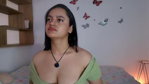 Snapshot of victoriablack_ chatting on 11.26.25 Victoria online show from 11.26.25