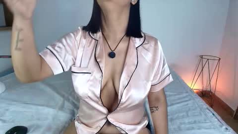 Snapshot of victoriablack_ chatting on 11.29.25 Victoria online show from 11.29.25