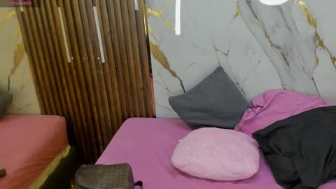 Victoria  online show from 11.20.25