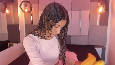 Victoria  online show from 02.14.26