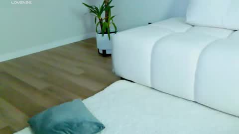 Miss V online show from 11.11.25