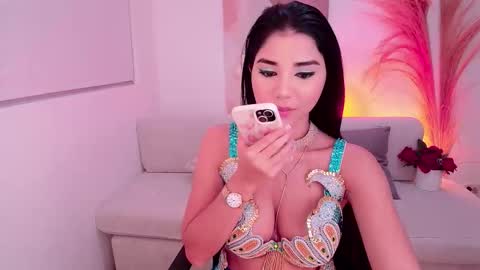 Snapshot of victorialeia chatting on 10.31.25 Victoria online show from 10.31.25