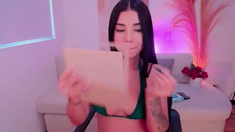 Snapshot of victorialeia chatting on 11.09.25 Victoria online show from 11.09.25