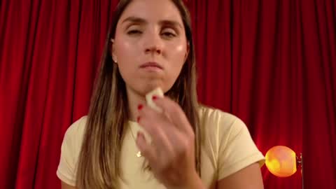 VictoriaNova online show from 04.18.26