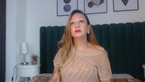 victoriaqueen_fg_ online show from 10.06.25