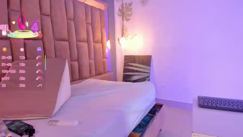 Snapshot of victoriaroyce1 chatting on 10.30.25 Victoria online show from 10.30.25