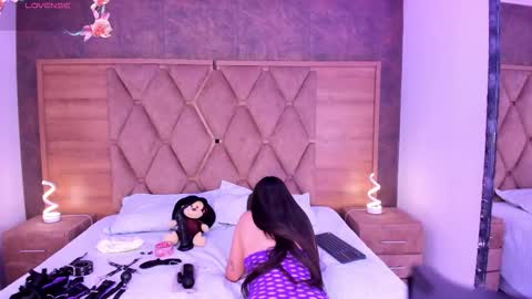 victoriasanz_ online show from 11.16.25