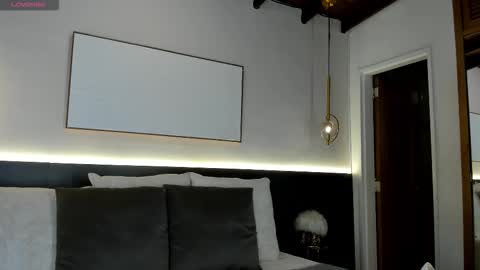 Victoria Shelby  online show from 09.17.25