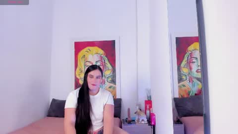 Snapshot of victoriia_munoz chatting on 06.19.26 victoria online show from 06.19.26