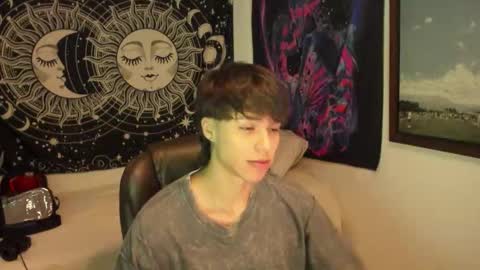 Snapshot of victorino_jhonson chatting on 12.17.25 Victorino Jhonson online show from 12.17.25