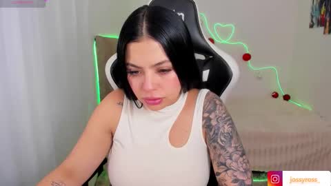 V  I C  T O R I A  online show from 11.24.25