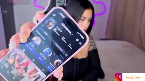 V  I C  T O R I A  online show from 03.31.26