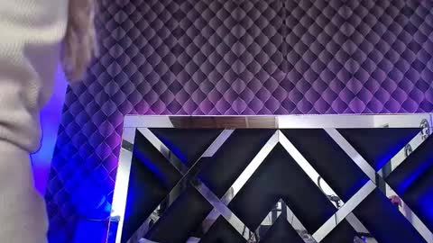 victtoria lee online show from 11.18.25