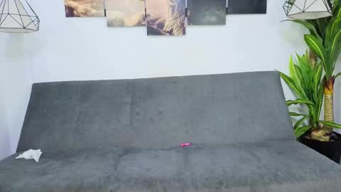 Snapshot of vida_web chatting on 10.07.25 HADE LEONEL ALEX online show from 10.07.25